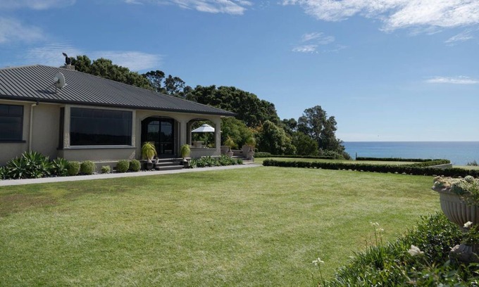 Pitone House | THE BUNGALOW - COASTAL RETREAT