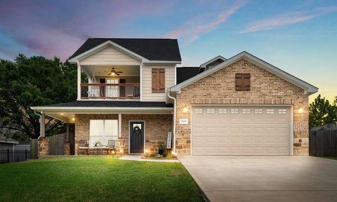 Willis House | The Bunk Haus - Sleeps 8 Guests + Beautiful NEW POOL!