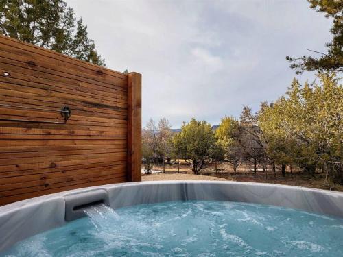 Orderville House | The Bunkhouse, Fire pit, Hot tub, Zion and Bryce