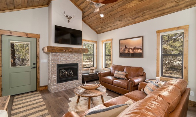 Orderville Cabin | The Bunkhouse | Zion & Bryce | Hot Tub | Fire Pit