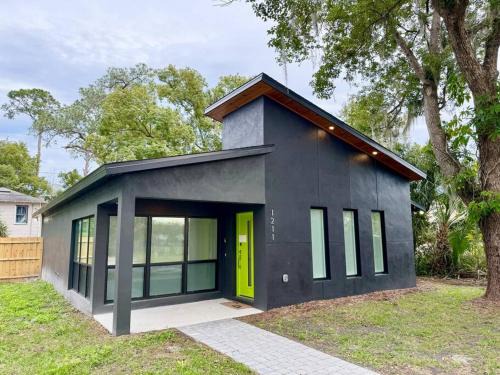 Sanford House | The Butterfly House - with sauna