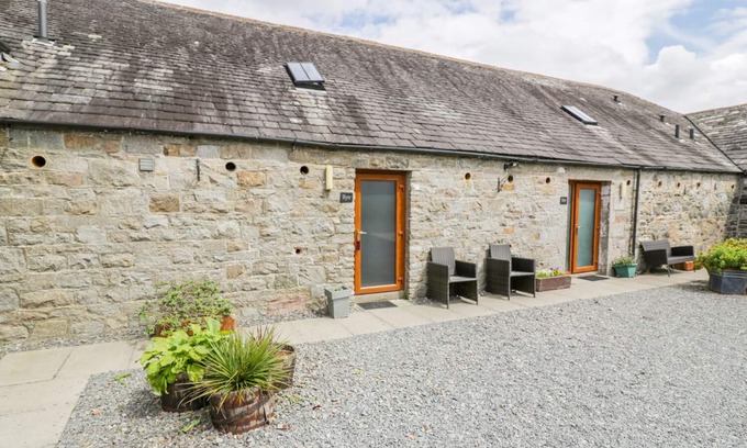 Newton Stewart Cottage | THE BYRE, pet friendly, with a garden in Newton Stewart