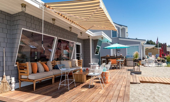 Freeland House | The Cabana on Mutiny Bay