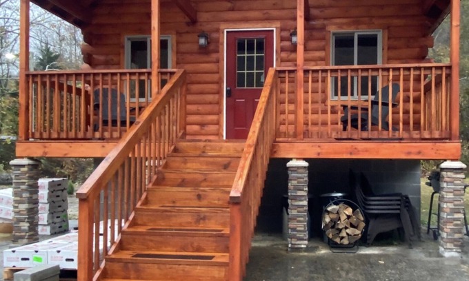Gilbert Cabin | The Cabin at Main Street Lodging