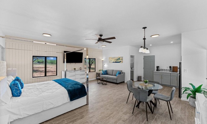 Sahuarita House | The Cabin at Sahuarita Village