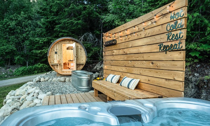 Mount Currie Bed & Breakfast | The Cabin at Sweetwater Lane Farm