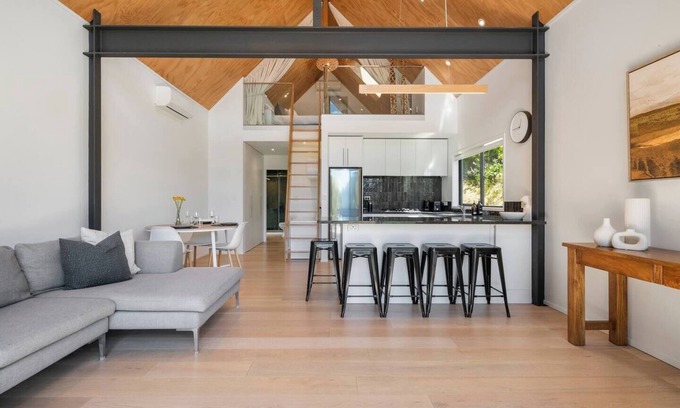 Tawa House | The Cabin - Holiday home