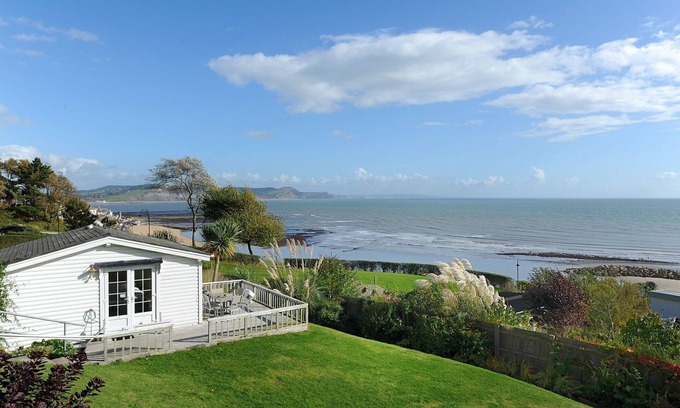 Lyme Regis Cottage | THE CABIN, romantic, country holiday cottage in Lyme Regis
