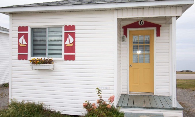 Pointe-au-Pere Ski Chalet | The Cabines du Phare are located in Rimouski by the sea. They are composed of te