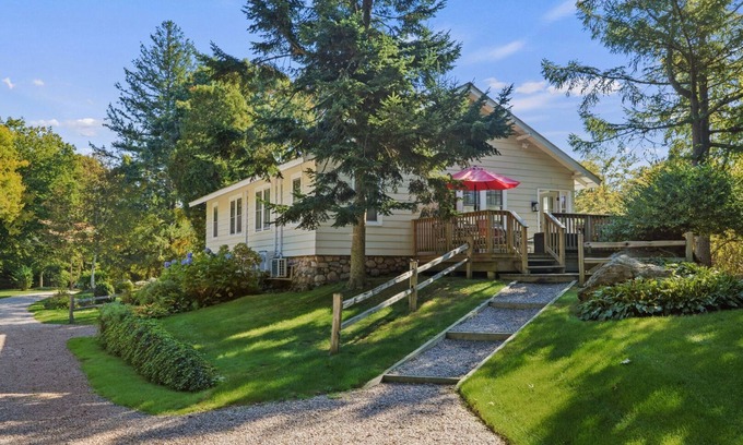 Haversham House | "The Caddyshack" Rustic & Cozy 5 bed 3 bath w/charming grounds!