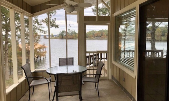 Negreet House | THE Cajun Cabin - Mid Lake Area - Unbelievable Views! Newly renovated.