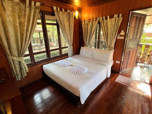 Tha Yang Resort | The Canal Garden Resort