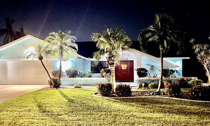 Fort Myers House | The Cape Coral’s Hideout! Electric Heated Pool!
