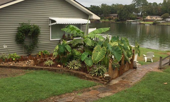 Lake Hamilton House | 'The Captain's Cottage' on Lake Hamilton