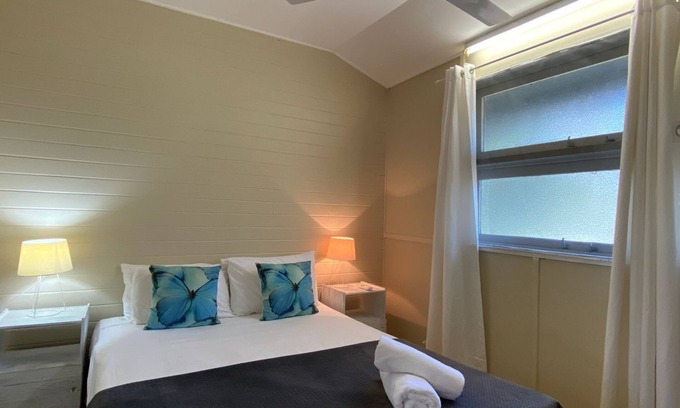 Arcadia Apartment | The Captain's Manor on Cook 6 - Compact, affordable and just minutes to Alma Bay