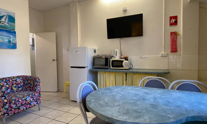 Arcadia Apartment | The Captain's Manor on Cook 9 - Compact, affordable and just minutes to Alma Bay