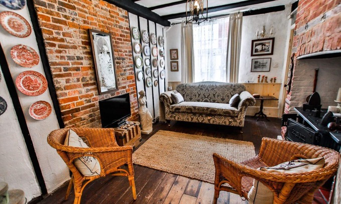 Old Town Hastings Cottage | The Captains Cottage (Old Town)