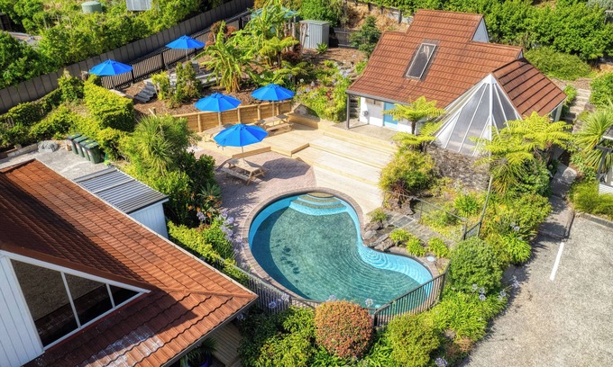 Russell Hotel | The Captains Motel