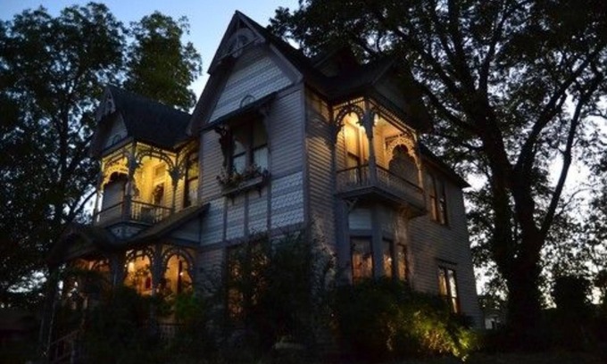 Bonham Bed & Breakfast | The Carleton House
