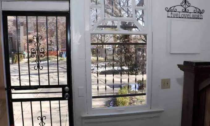 Downtown Toledo House | The Carriage House at bookmymansion1.com