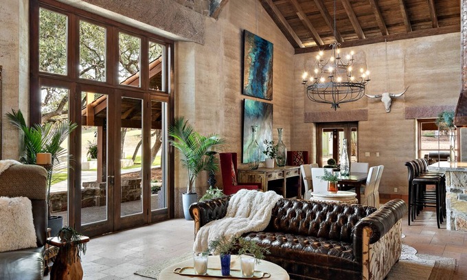 Spicewood House | The Carriage house, Gated Equestrian Ranch