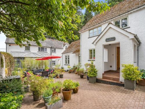 Llanfoist House | The Carriage House