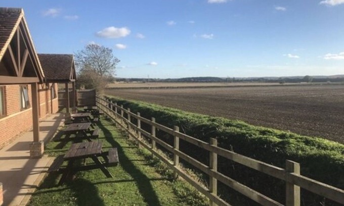 Moulsoe Hotel | The Carrington Arms
