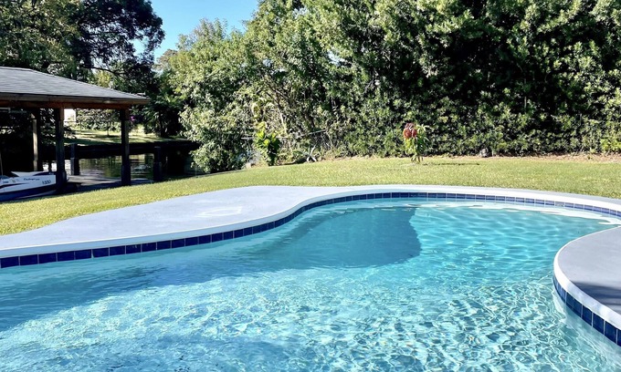 Catalina House | The Catalina Lakeside Cottage - A Waterfront Pool Home