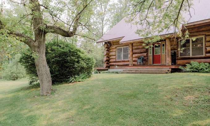 Prince Edward House | The Cedar Crest Log House