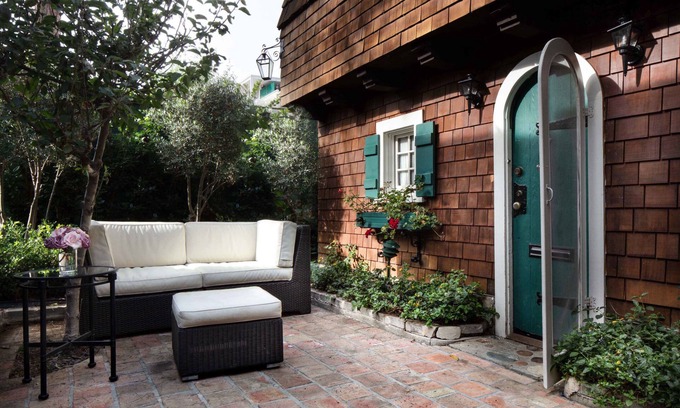Beverly Grove Hotel | The Charlie Hotel