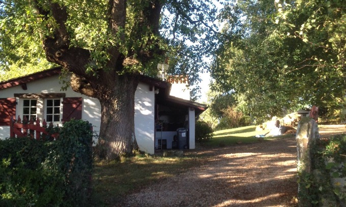 Itxassou House | The charm of an old sheepfold 5' from Espelette facing the Basque mountains