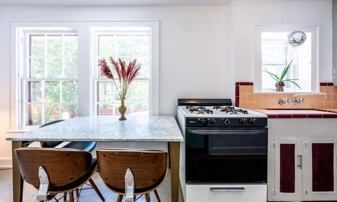 Cherrywood House | The Charmer, Super Close to UT + Downtown