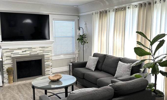 Northside House | The Charming Home Nearby UCU, San Jose Downtown, Airport, SAP