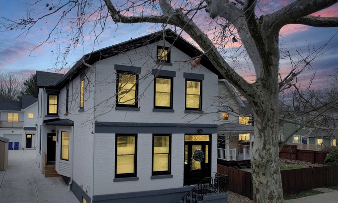 Ohio City House | The Chatham Manor with Carriage House | Chef's Kitchen | Hot Tub