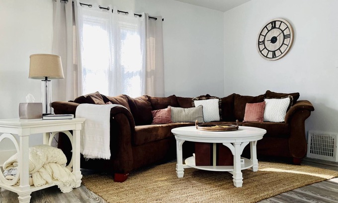 Evansville House | The Chic Shack | Centrally Located 2BR/1BA Home
