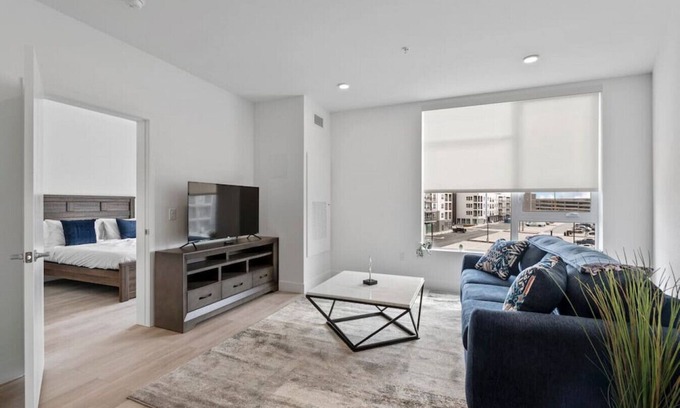 Aurora Apartment | The Chill Zone - Pet Friendly!