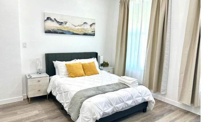 Ontario Apartment | The City View Serenity