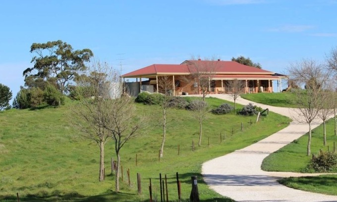 Emu Flat House | The Clare View HOUSE (pet friendly, wheelchair accessible)Sleep 8