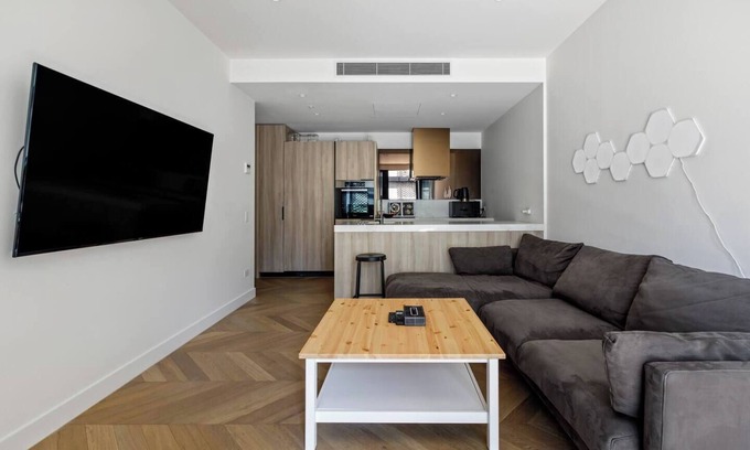 South Yarra Apartment | The Claremont Refined Resort Style Living