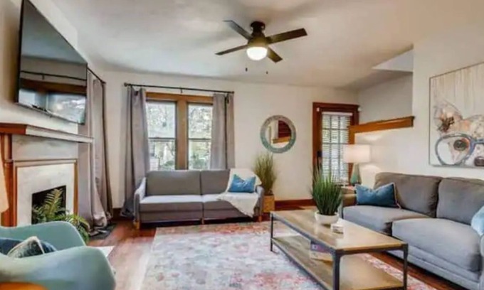 Weinland Park House | The Claudius Mid-Century Townhouse near OSU and Victorian Village