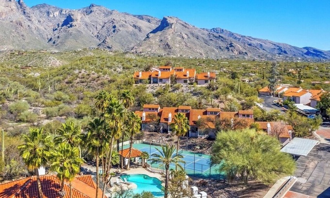 Tucson Condo | The Cliffrose Catalina - couples retreat in fully-equipped condo, pool, mtns 🌵