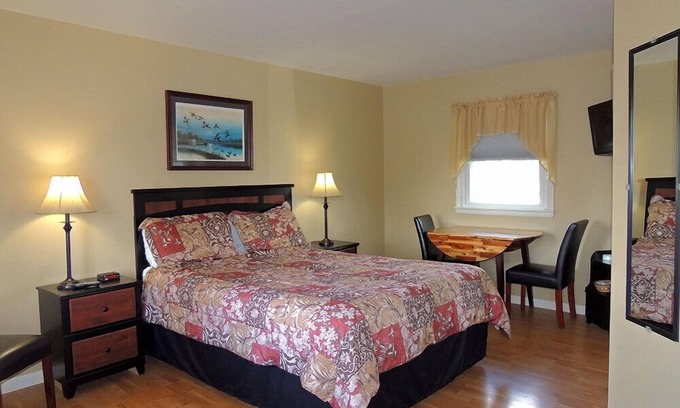Frontenac Hotel | The Clipper Inn