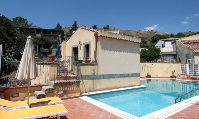 Gallodoro Apartment | The Clock Houses – Becchina