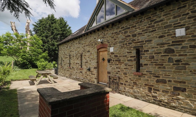Ludwel Cottage | THE COACH HOUSE, character holiday cottage, with open fire in Ludlow