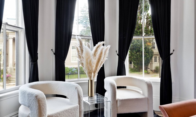 Salem Hotel | The Coach House