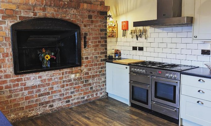 Welsh Frankton House | The Cob House.
