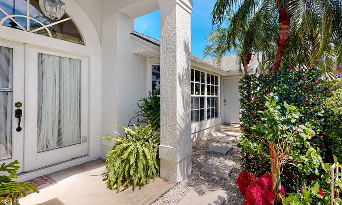 Tropic House | The Coconut Cottage | House in Melbourne close to Canaveral National Seashore