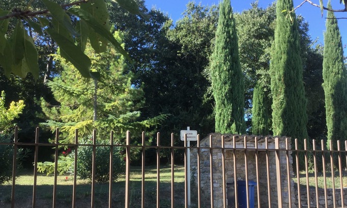 Castelnau-Valence Apartment | The Coin des Amandiers