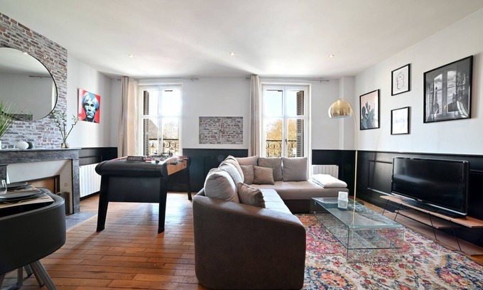 Poitiers Apartment | The Collectionneur~ Babyfoot ~ Downtown