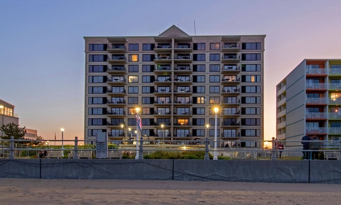 Northeast Virginia Beach Condo | The Colony Virginia Beach by TripForth